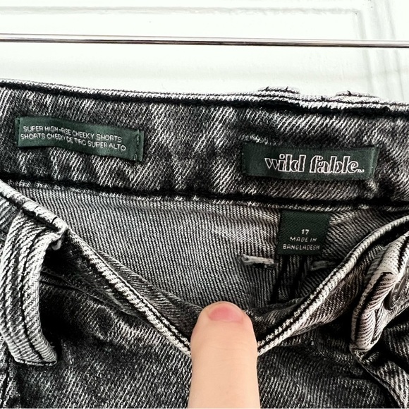 Wild Fable Black Acid Wash Denim Shorts Size 17 Super High-Rise Festival Grunge - Picture 4 of 5